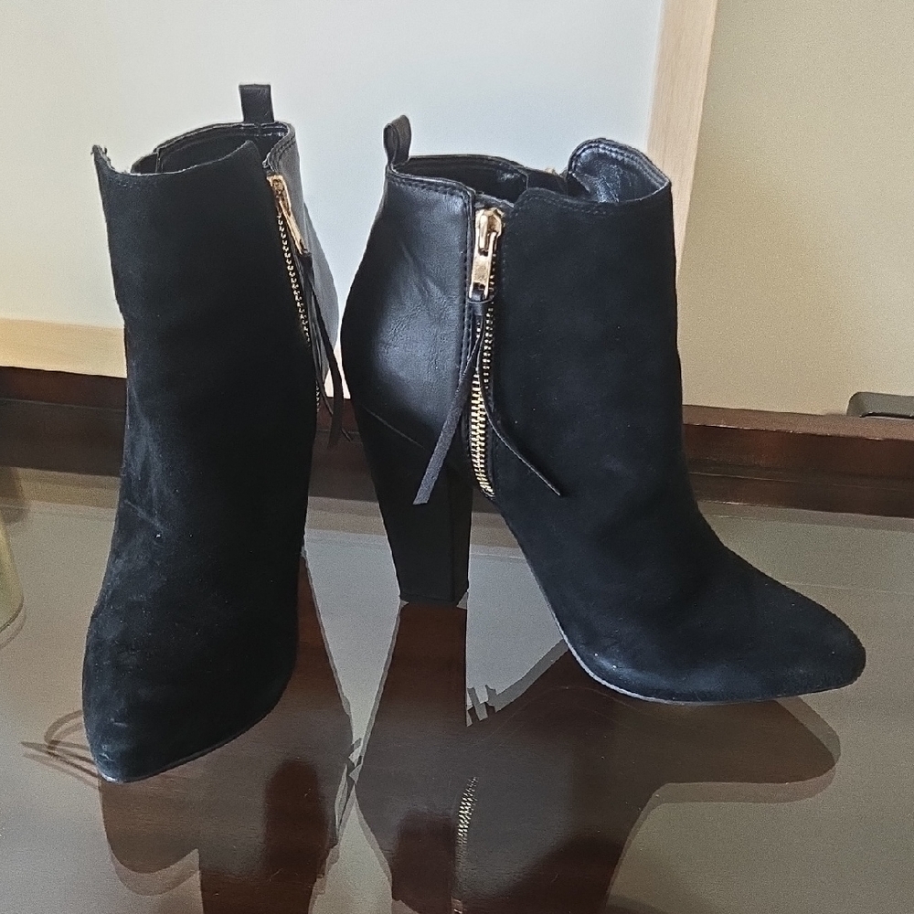 Steve Madden Black Ankle Booties with Gold Zipper